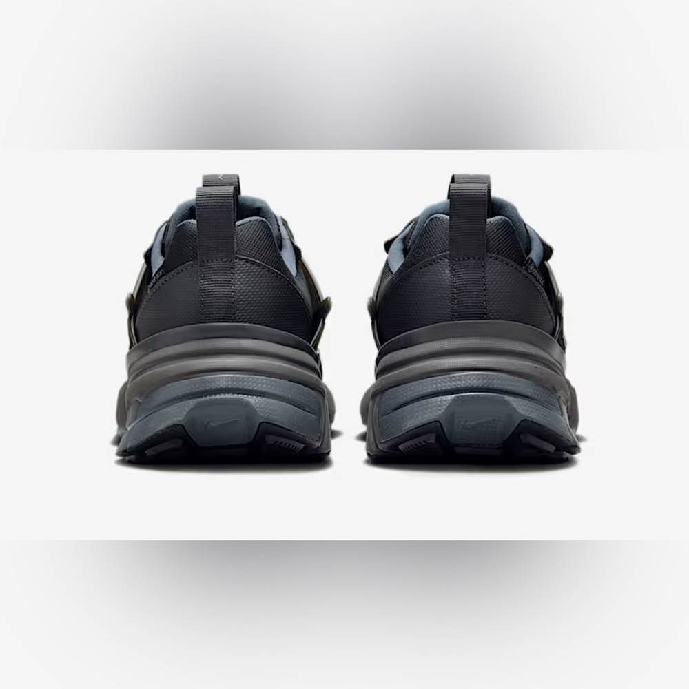 Nike Black and Gray Gore-Tex Sneakers - Picture 5 of 8